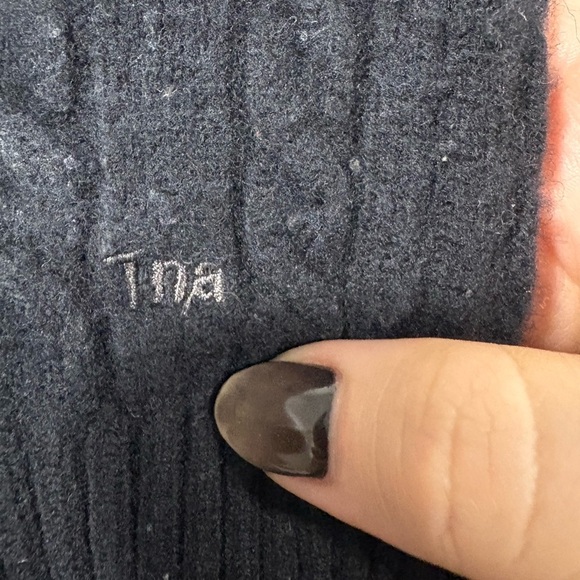 Aritzia TNA WOOL CABLE KNIT V NECK SWEATER - Picture 2 of 6